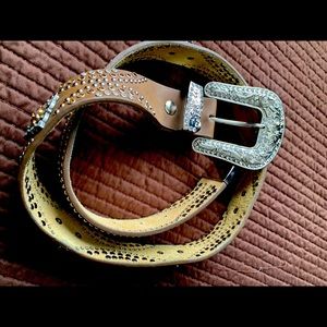 Women’s western belt.